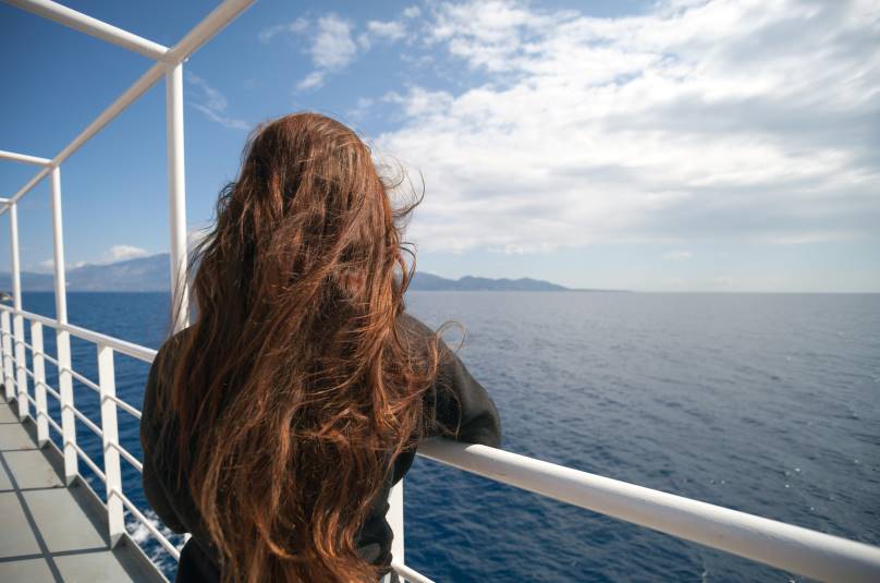 passenger-of-cruise-ship-looking-at-sea-2023-11-27-05-08-57-utc
